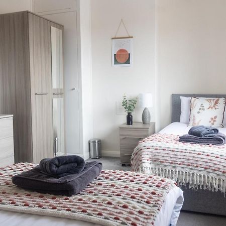 卡莱尔Adrian House, Near Hospital, Easy Parking + Garden公寓 外观 照片
