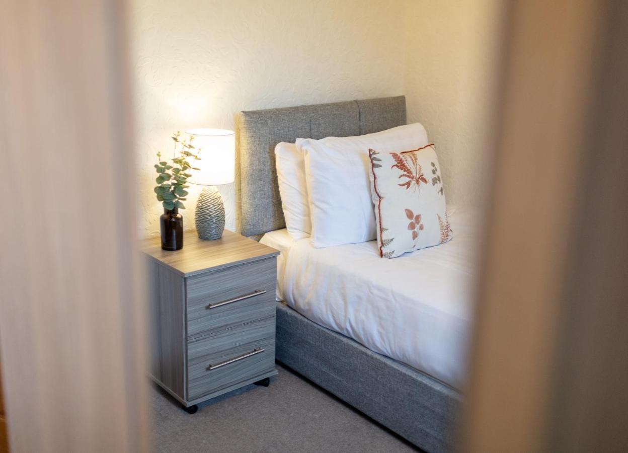 卡莱尔Adrian House, Near Hospital, Easy Parking + Garden公寓 外观 照片