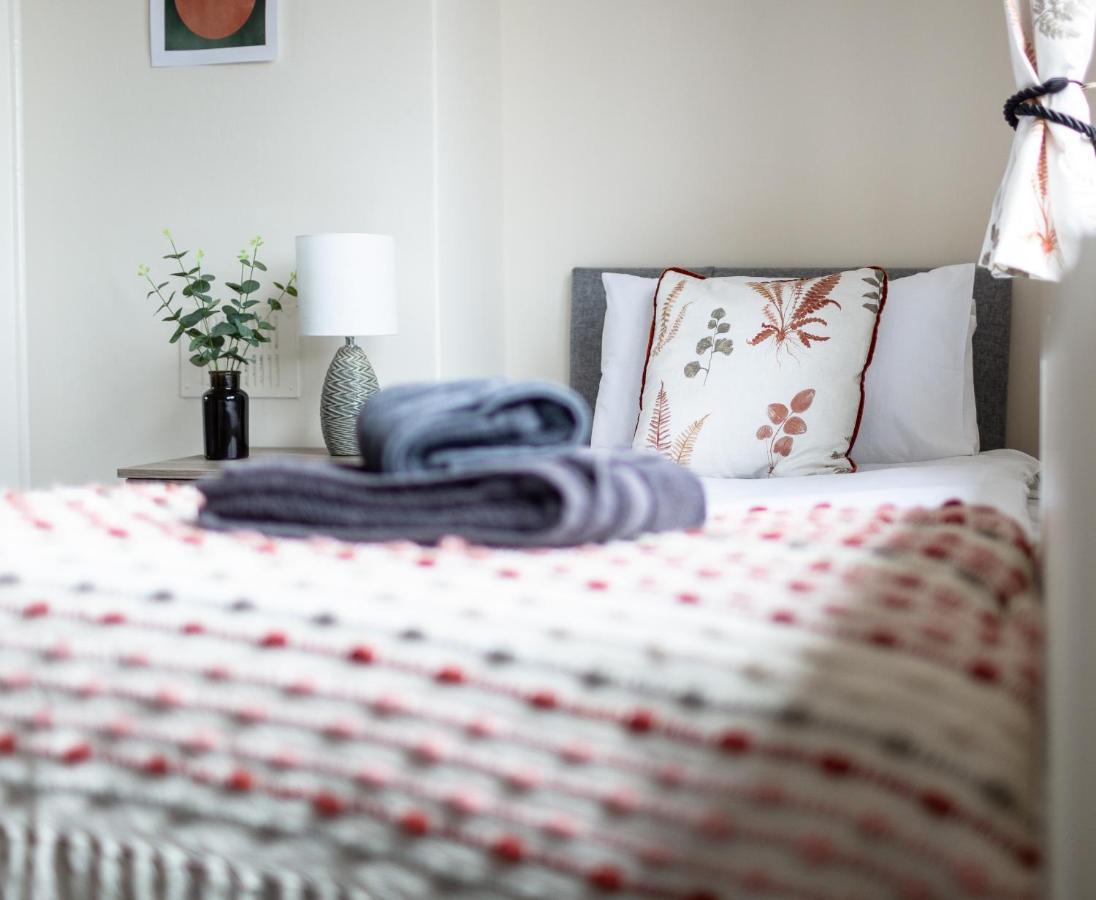 卡莱尔Adrian House, Near Hospital, Easy Parking + Garden公寓 外观 照片