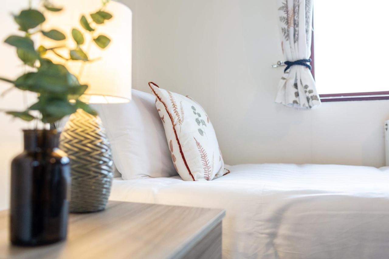 卡莱尔Adrian House, Near Hospital, Easy Parking + Garden公寓 外观 照片